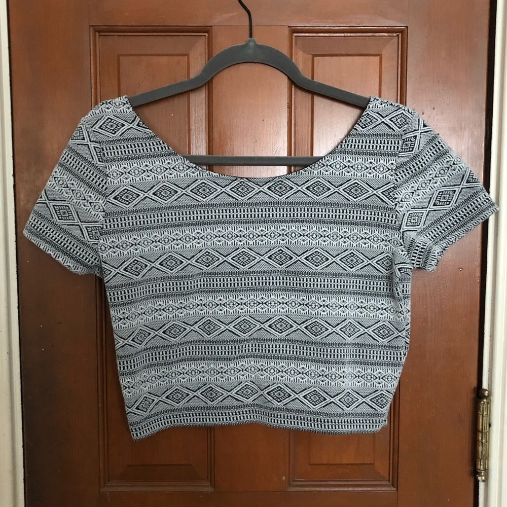 NWOT Black and White Printed Crop Top